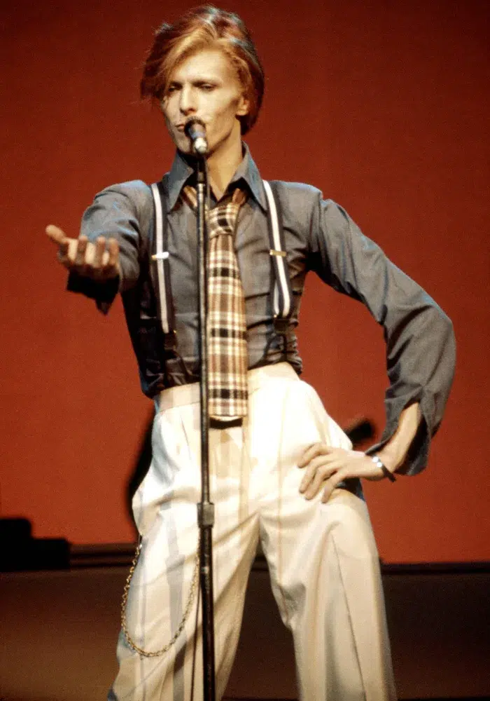 David Bowie en 10 costumes mythiques - marieclaire.fr