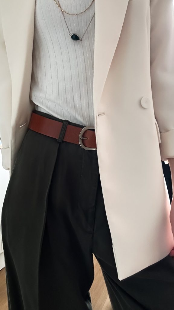 Pantalon Protea en sergé détail ceinture