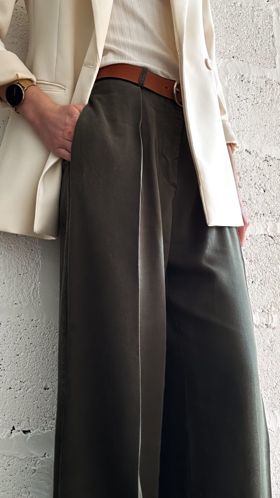 Pantalon Protea en sergé devant, contre plongé